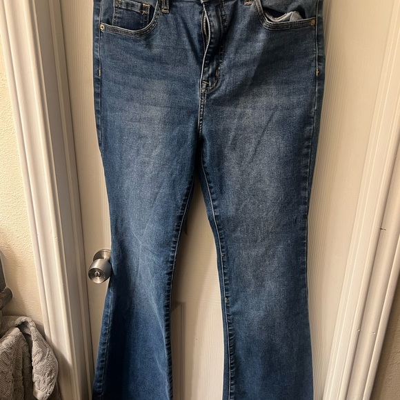 Cute outfit- crop top/high waist jeans - Picture 5 of 6